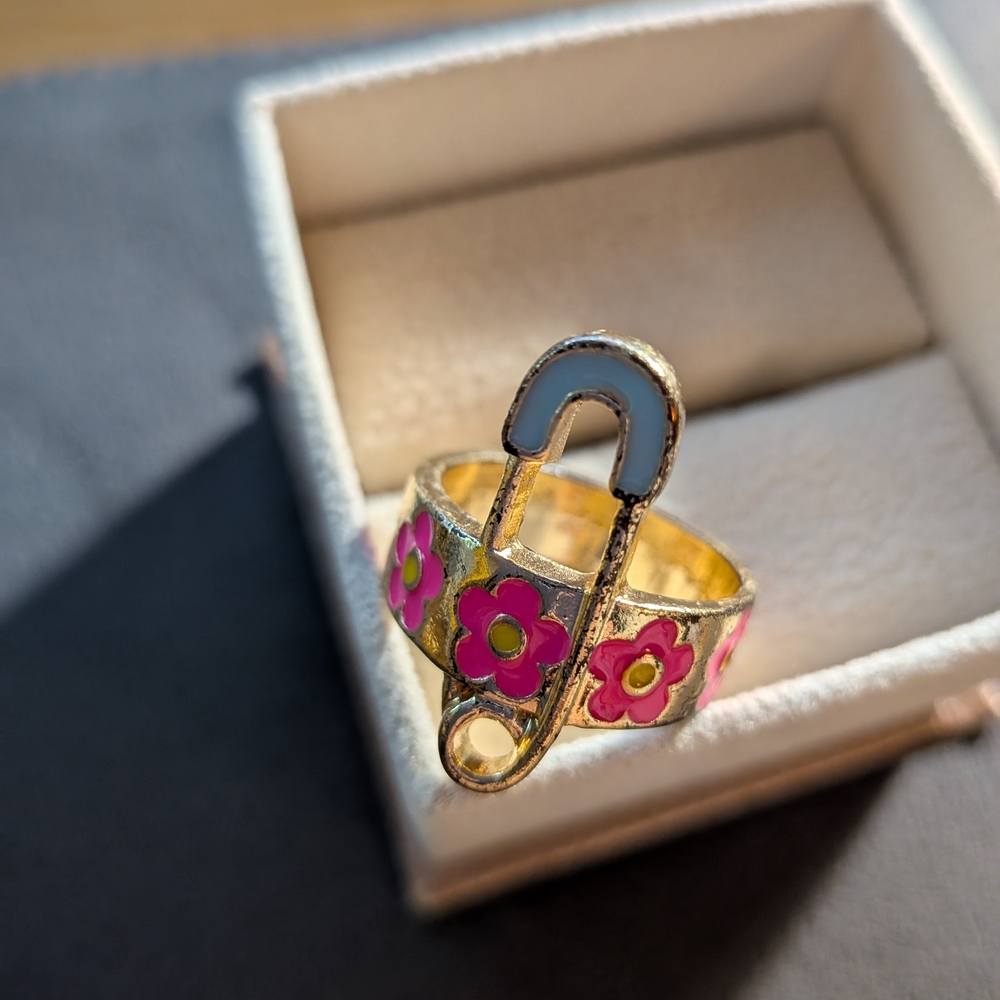 Gold Tone Ring With Pink Flowers And Safety Pin